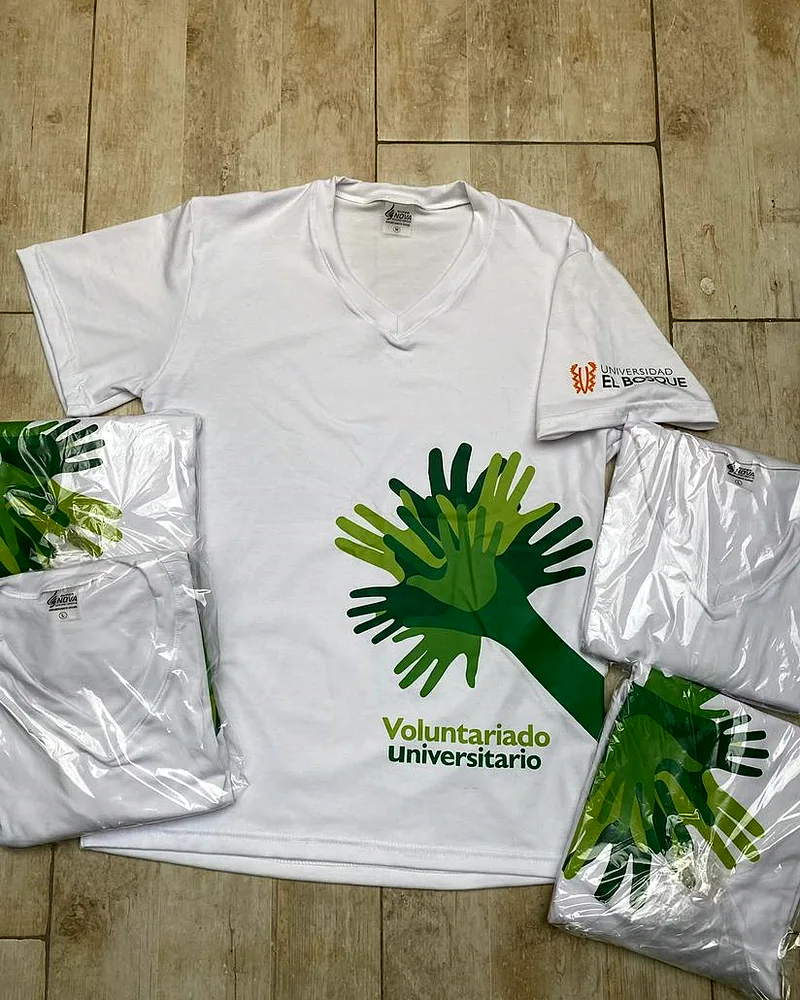 Camisetas estampadas para un voluntariado universitario