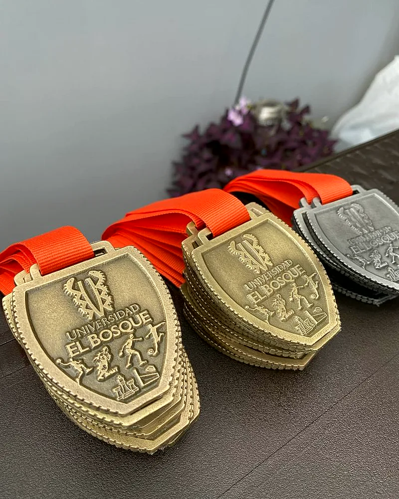 Medallas grabadas para una universidad